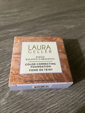 Laura Geller Baked Color Correcting Foundation - Marbled Peach/Tan Packaging